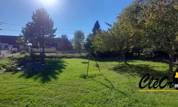 Terrain 614 m²