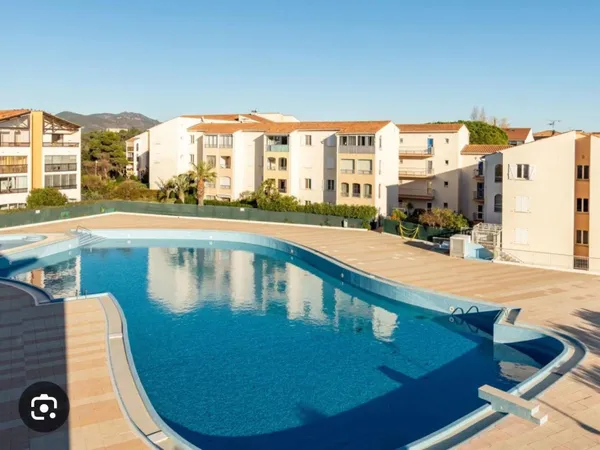 A VENDRE : T2 32m² LE LAGON BLEU - FREJUS - 83600