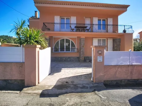 Villa Saint-Raphaël avec piscine - 3P et 4P - 3 places de parking