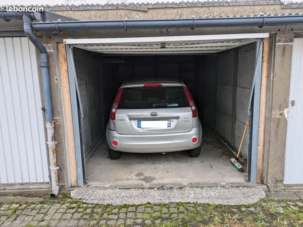 Location garage fermé (box) 15 m²