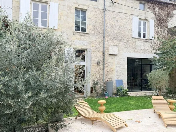 Maison 7 pièces 238 m²