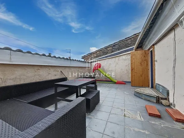 POUSSAN Maison de village sur 3 niveaux de 144m2 avec terras