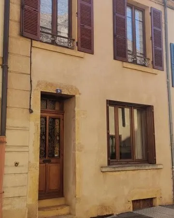Maison de ville avec courette.