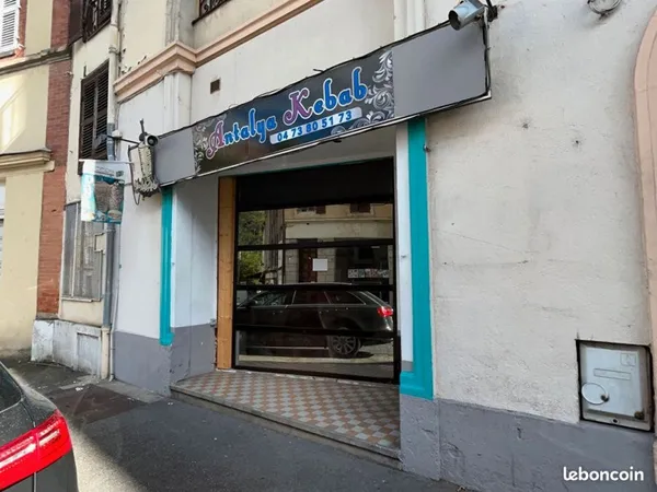 Local commercial 58 m² THIERS