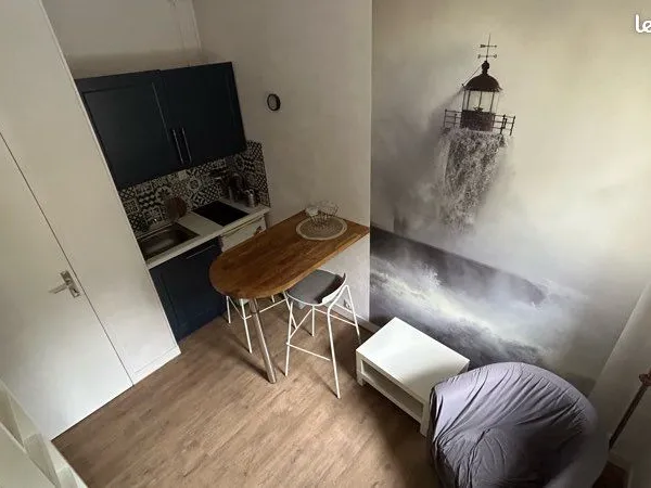 STUDIO refait à neuf, pied du Château