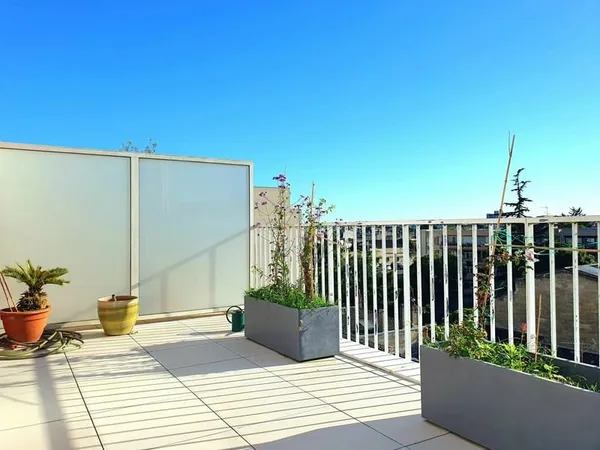 T5 Chartrons 102m2 dernier étage ascenseur 20m2 de Terrasse 2 parkings avec Parc privatif