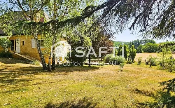 Propriété - 183 m² - 3 chambres avec SdE - Piscine