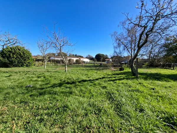 A vendre, terrain à bâtir à LEON