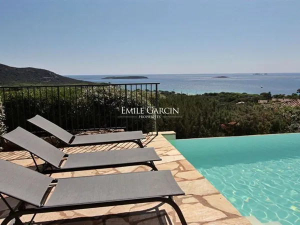 Villa rénovée à louer à Palombaggia, sur les hauteurs