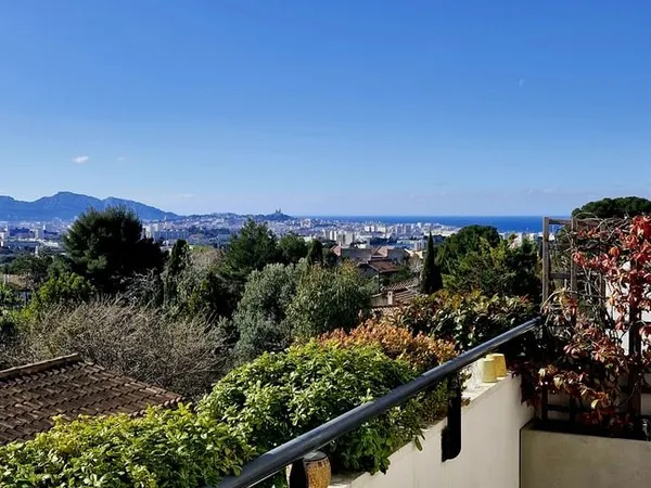 Vue exceptionnelle Collines et MER- T3 lumineux avec terrasse plein sud + double box