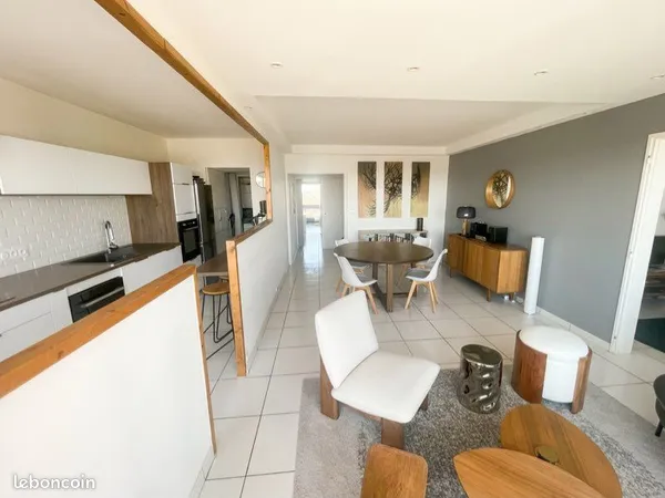 Appartement 4 pièces 84 m² - Garage - Traversant - T4 - Vue dégagée sur Lyon et les Alpes