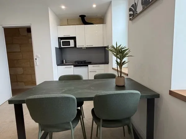 Studio refait à neuf - 25 m² - tout inclus - proche CNPE Blayais