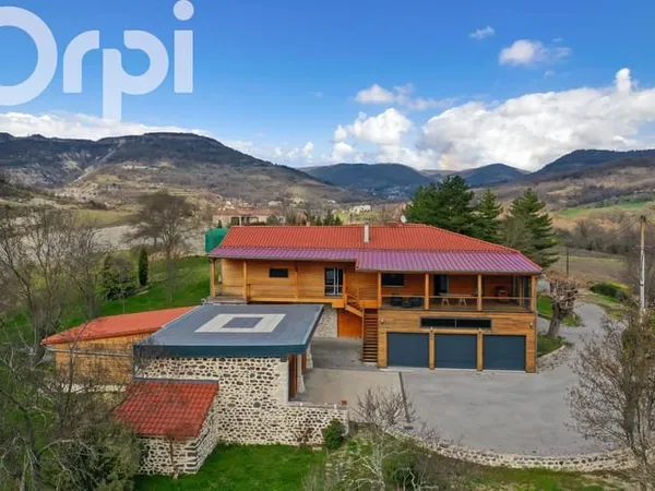 Maison 9 pièces 260 m²