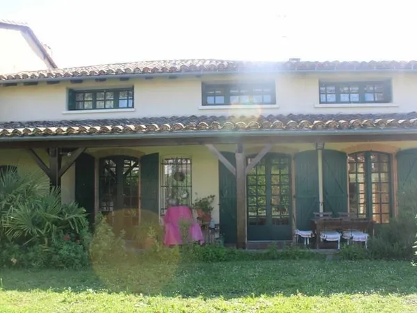 JOLIE MAISON DE VILLE AVEC JARDIN ET GARAGE