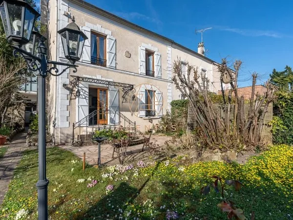 Charmante maison avec terrain de 826 m2