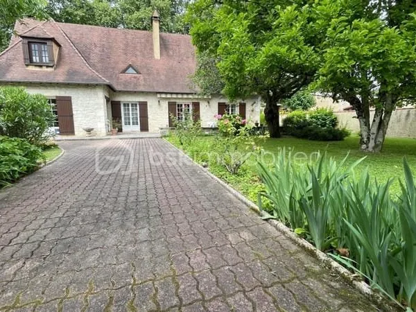 Propriété à saisir au coeur de Lalinde