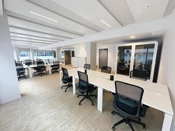Bureau 106 m²