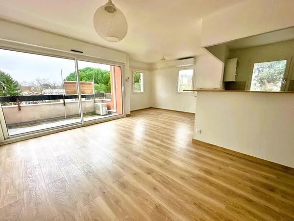 CASTANET TOLOSAN - APPARTEMENT T4 - HYPERCENTRE - DERNIER ETAGE - VUE DEGAGEE SANS VIS-A-VIS - EXPOS