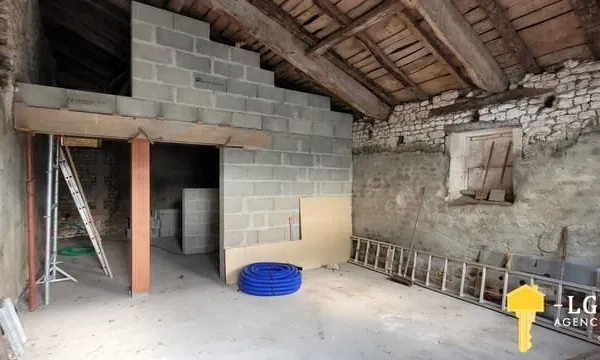 Maison + dépendances à rénover de 116,75 m2.