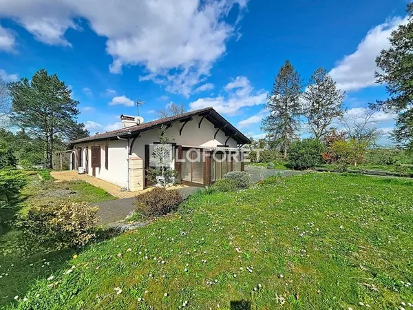 Maison de plain pied proche Orthez 5 pièce(s) 146m²