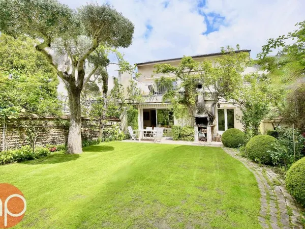 Ensemble Immobilier de 3 biens Coeur Busca
