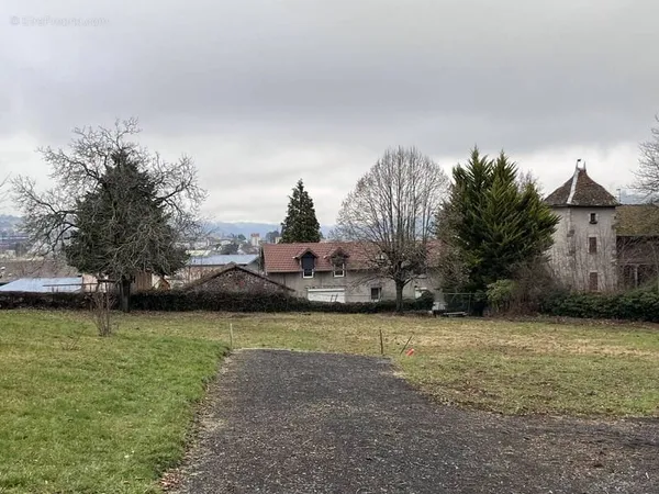 Terrain à bâtir de 780 m² à AURILLAC (15)