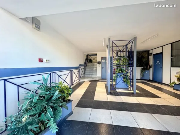Local commercial 770 m² Saint-Chinian