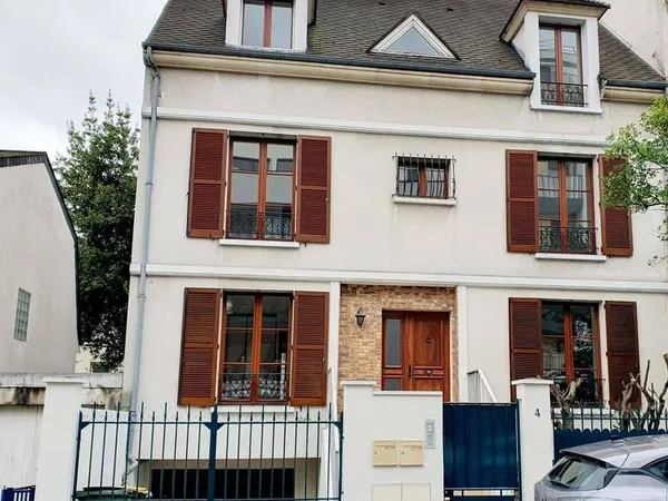 Maison 10 pièces 252 m²