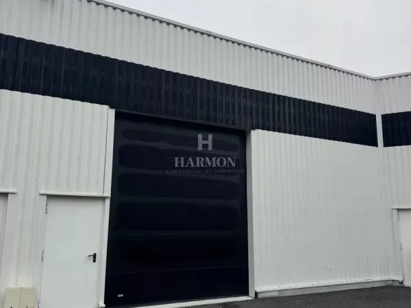 Harmon à vendre : un local professionnel de 350 m² a Montussan.