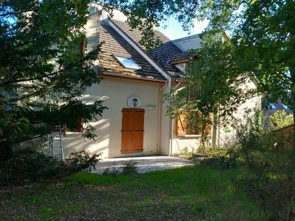 Spacieuse maison familiale avec piscine chauffée et parc arboré