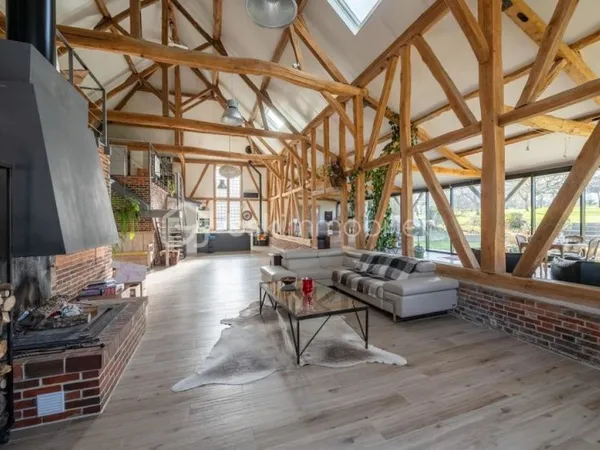 Ensemble Immobilier : somptueux loft avec ses grands volumes + sa longère indépendante, le tout sur 