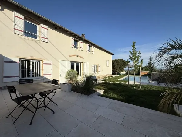 Maison 8 pièces 352 m²