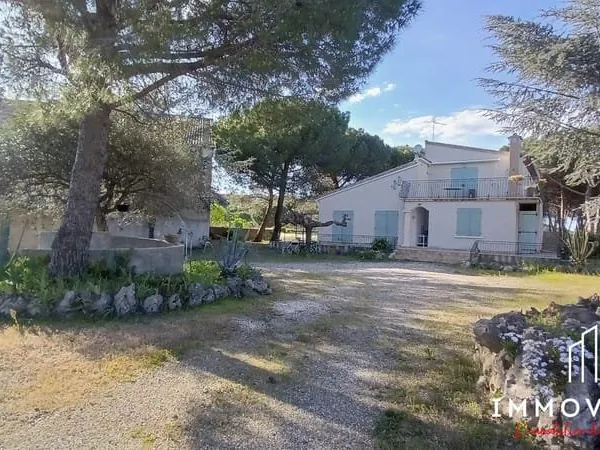 VILLA 7PIECES AVEC PISCINE GARAGE + 1 APT.T3.
