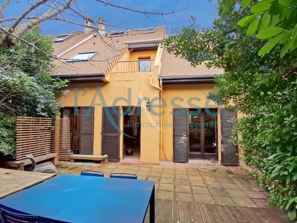 SURESNES Plateau Ouest maison fonctionnelle et lumineuse, parfaite pour une vie de famille