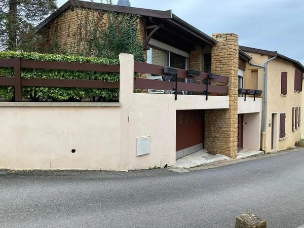 St Cyr au Mont d'Or Centre Village