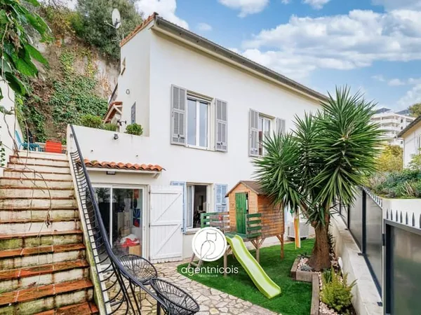 NICE NORD // AVENUE CERNUSCHI : MAISON INDIVIDUELLE / TRÈS BON ÉTAT / 3 NIVEAUX / CLIMATISATION