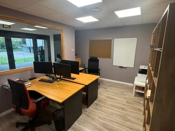 Local professionnel 70 m² climatisé avec parking - idéal bureaux / activité - 149 000
