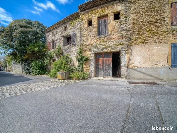 Maison de ville en pierre à rénover