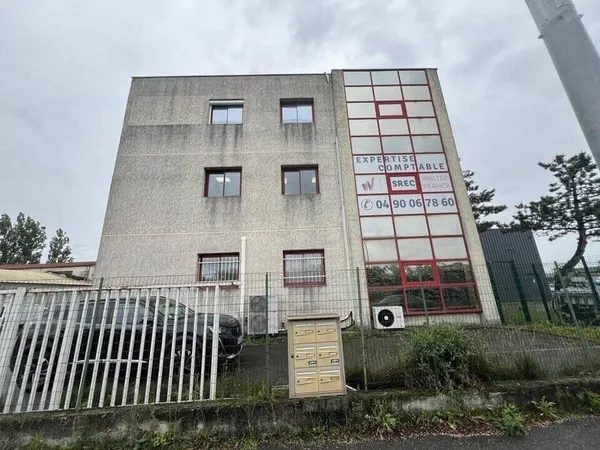 Local professionnel 160 m²