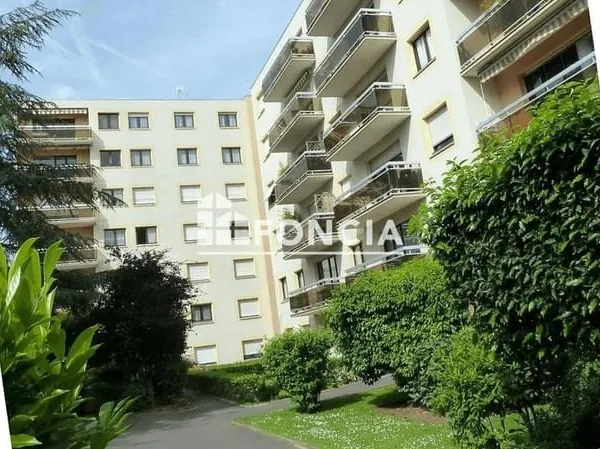 Appartement 3 pièces / 2 chambres avec cave et parking en sous-sol