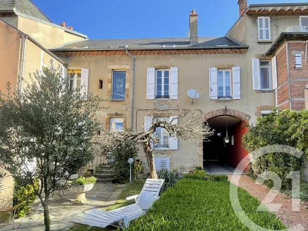 Maison 15 pièces 300 m²
