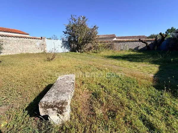 TERRAIN , proche du centre de SAINTE MARIE DE RE 17740
