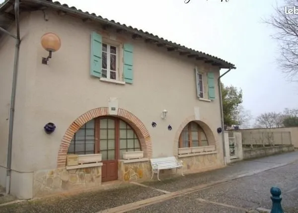 Maison individuelle de village , avec jardin et garage