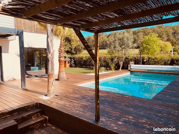 Villa familiale avec piscine proche tram