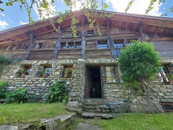 Maison 10 pièces 335 m²
