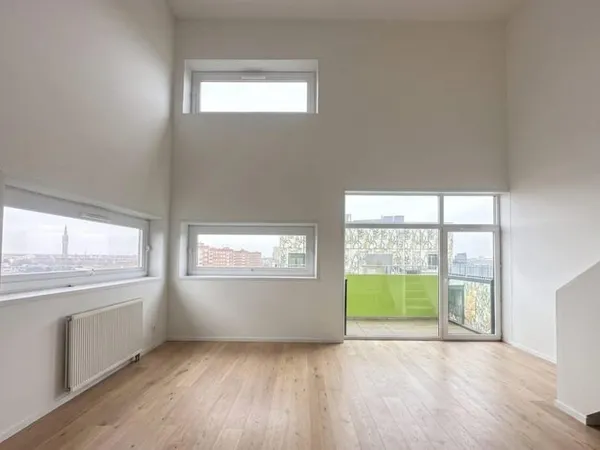 Magnifique appartement T5 avec séjour cathédrale et stationnem