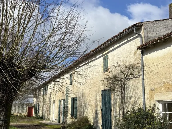 Chateau - corps de ferme