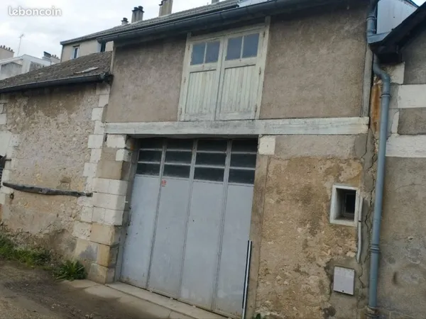 Entrepôt/ garage 200m2 place Rabelais