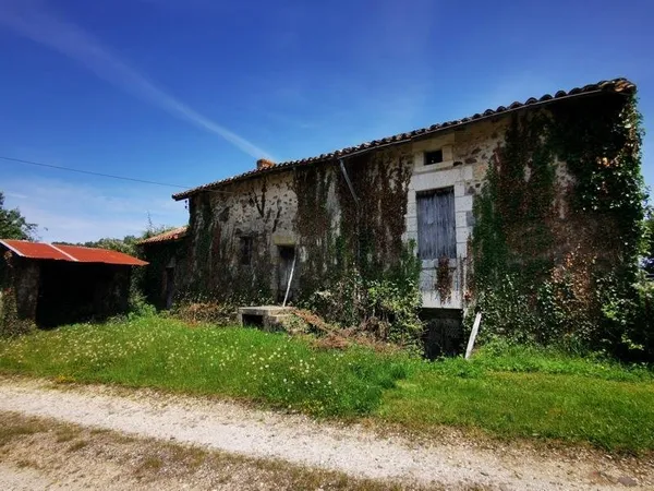 Maison en pierre de 2 pièces principales