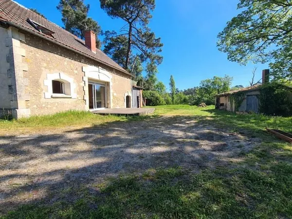 Grange rénovée avec 4 chambres et 18000m2 de terrain